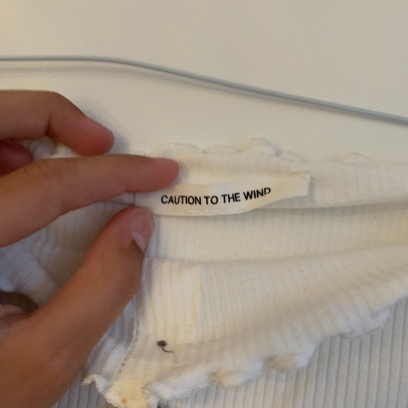 White buttoned cropped t-shirt - Picture 2 of 2